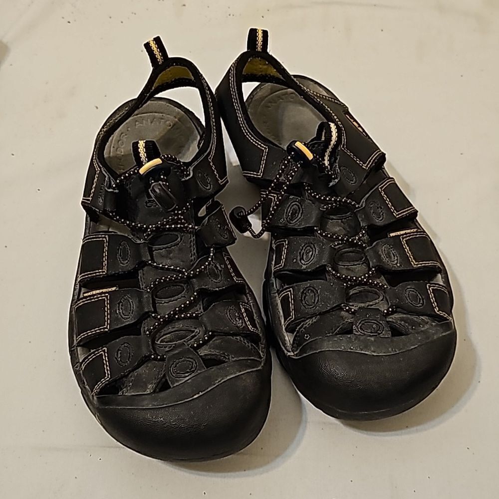 Keen mens sandals size 9.5‎